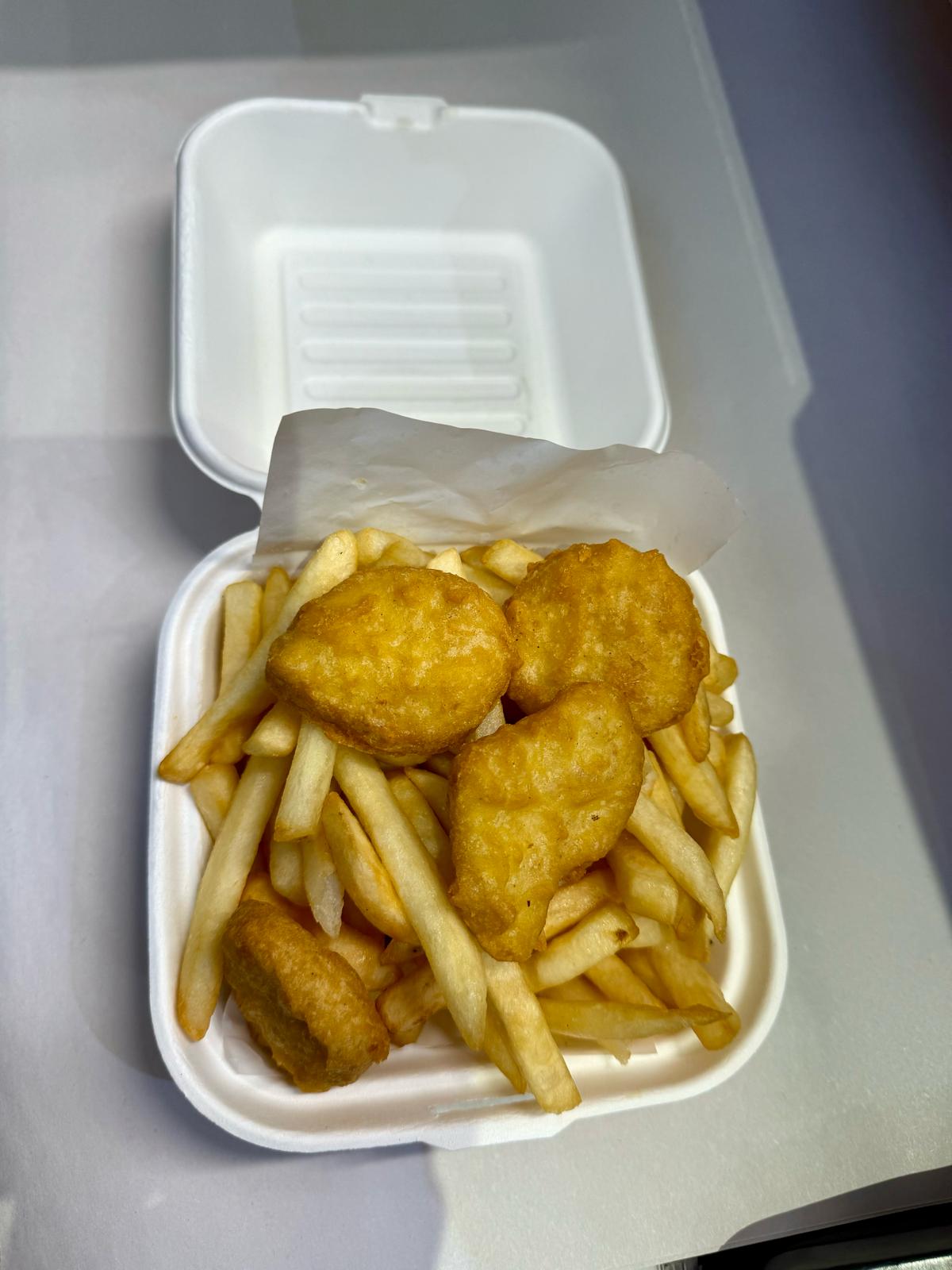 Kids 4 Pcs Nuggets Chips and Caprisun
